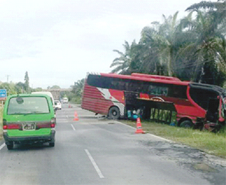 35 escape unhurt in LD bus-lorry crash